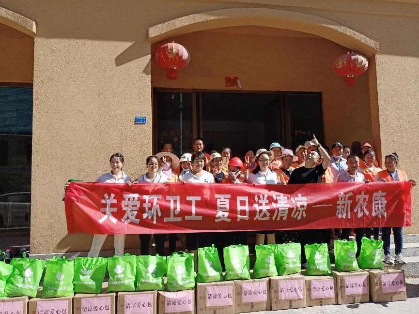 关爱环卫工夏日送清凉